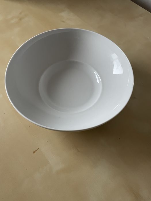 Pratos porcelana brancos