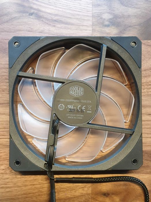 Ventoinha Cooler Master + Controlador ARGB