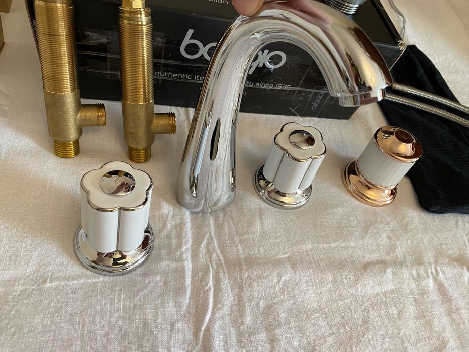 Италия! Смеситель для раковины BONGIO FLEUR змішувач