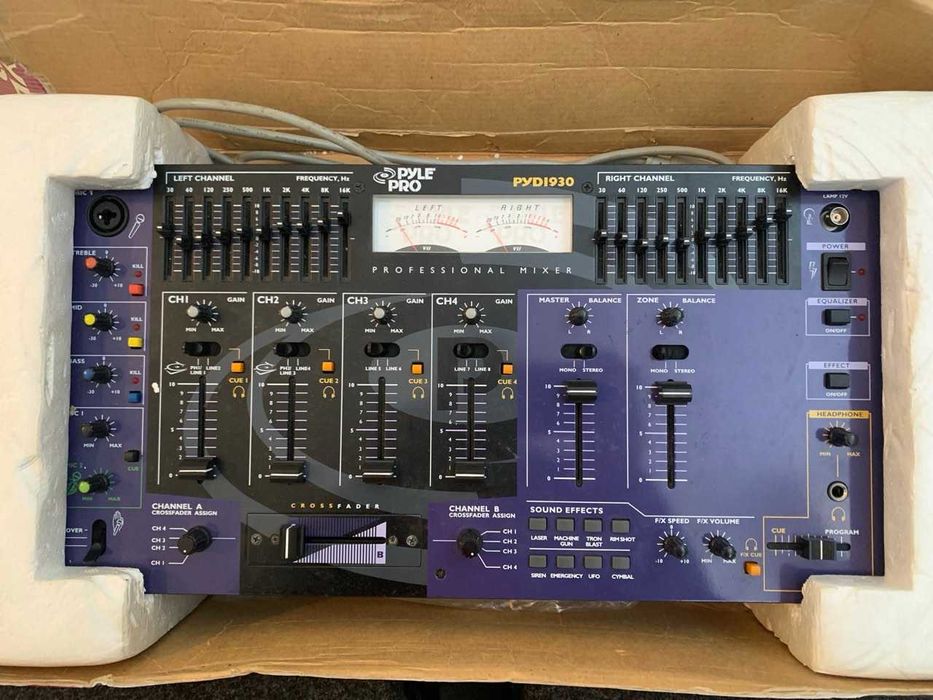 Продам колонки, музыкальный пульт, микрофоны в комплекте