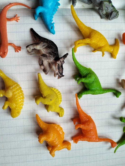 Іграшковий набір міні динозавриків