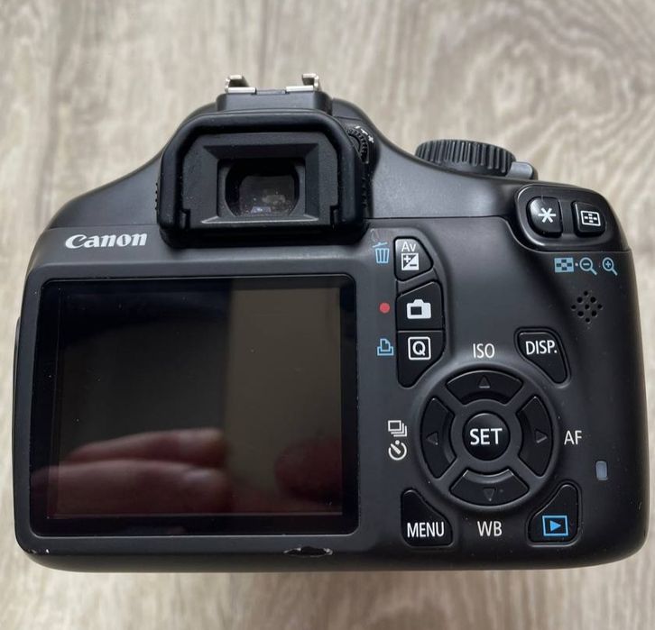 Зеркальний цифровой фотоаппарат Canon EOS 1100D
