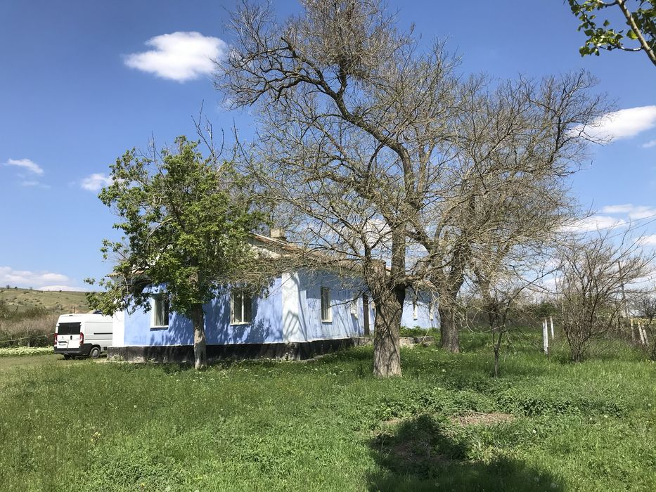 Продається будинок із земельною ділянкою