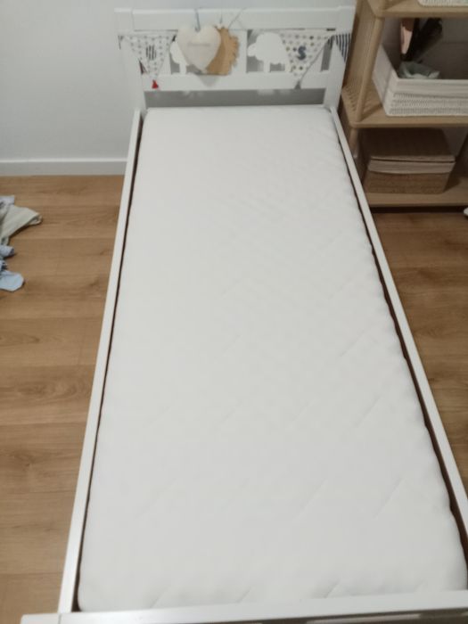 Vendo cama e colchao criança