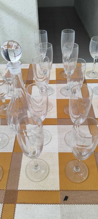 Serviço de 50 Copos e Garrafa