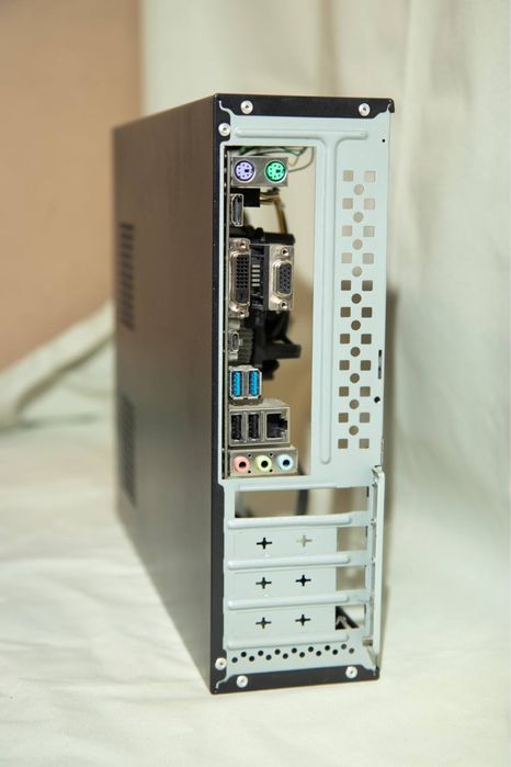 Компʼютер ASUS