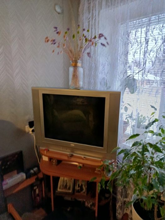 Телевизор LG 70 диагональ возможно с приставкой Т2