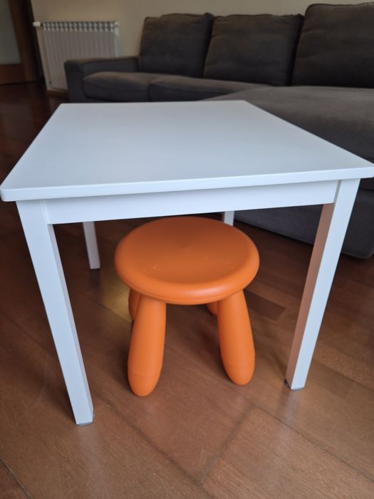 Mesa Kritter e banco Mammut para criança IKEA