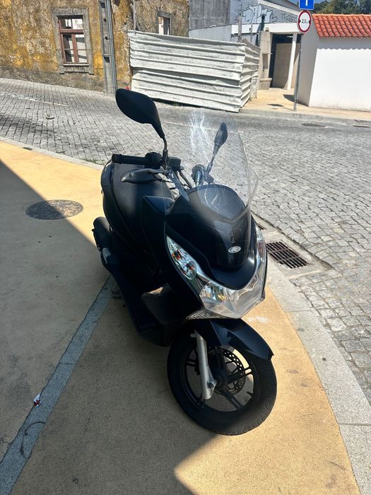 Honda PCX 125 2013 Preta – Automática – Económica