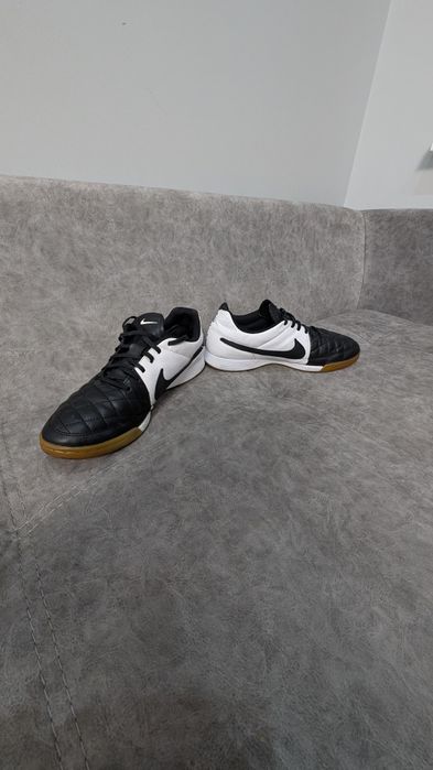 Продам  футзалки Nike tiempo 44 р