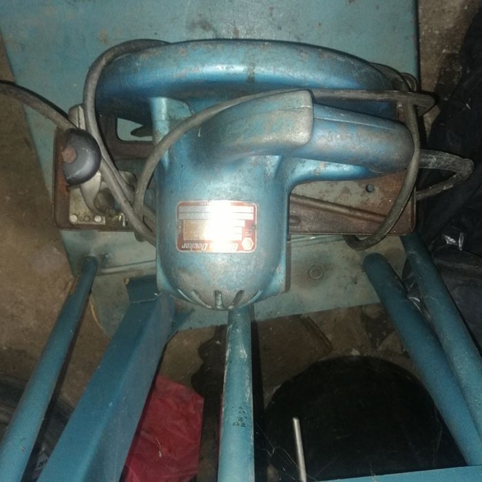 Vendo uma serra eléctrica AEG em bom Estado pelo valor de 40 euro
