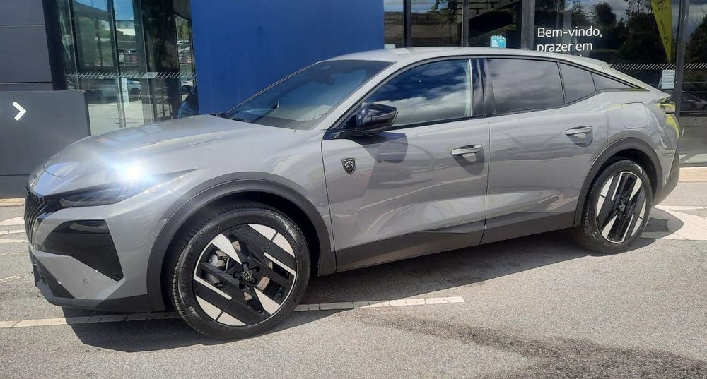 Peugeot 408