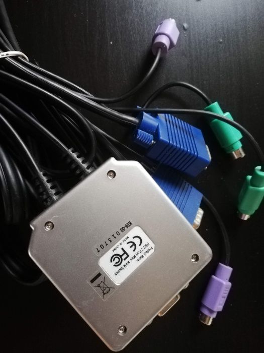 Przełącznik KVM z kablami