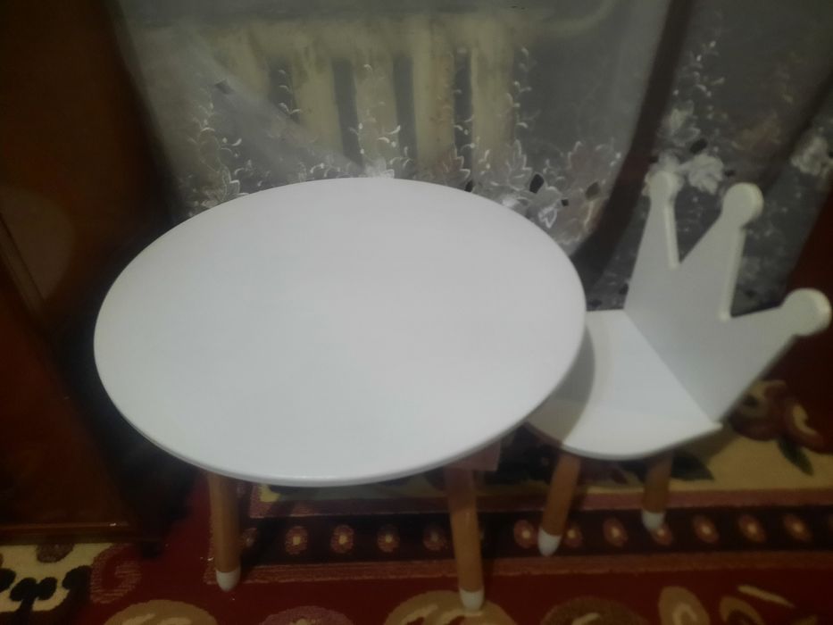 Столик для настоящої принцеси.