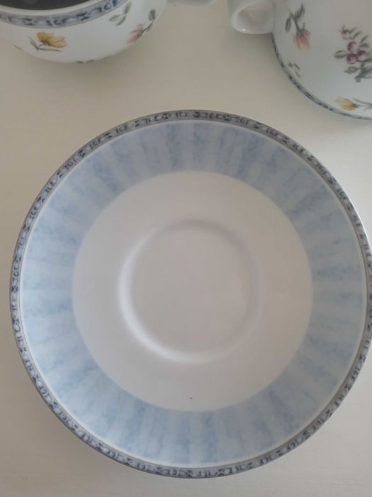 Teacups or Porcelain Tableware462356501884446721