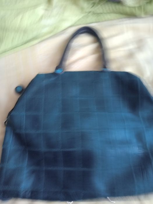 Продам  новые  кожанныее сумочки. И кожанний портфель