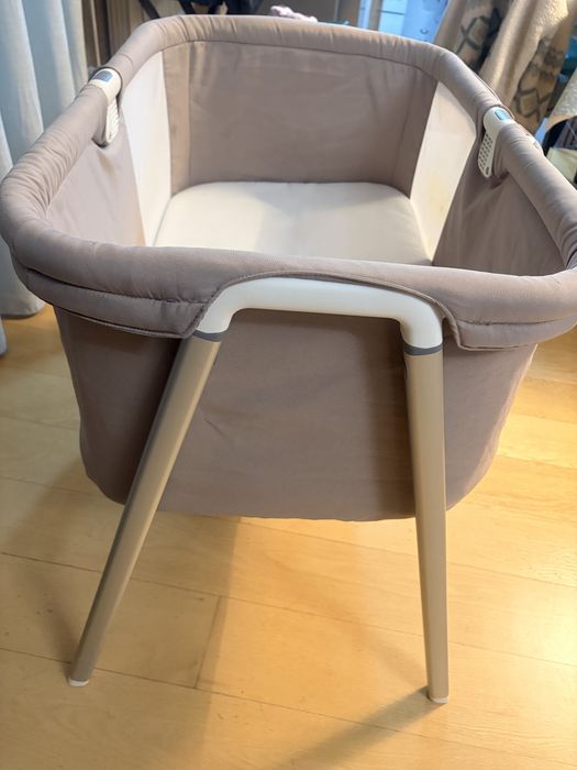 Berço LullaGo da Chicco. Portatil e lavável.