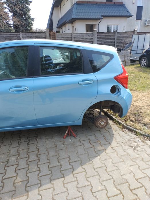 Sprzedam części do nissan note e 12 1.2 benzyna 80 km  drzwi  prawy lewy tył maska  fotele  silnik skrzynia  szyba