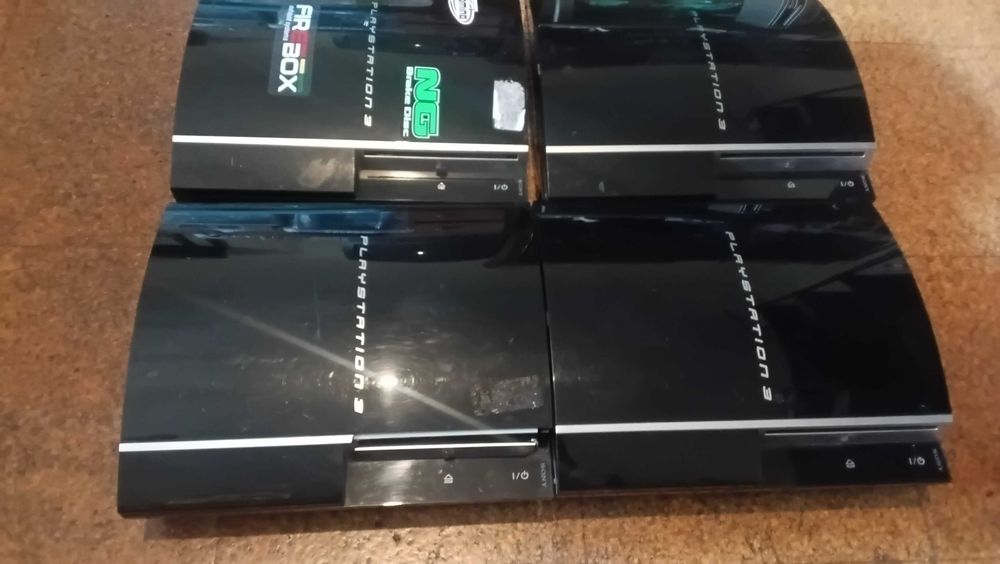 Varias consolas para peças