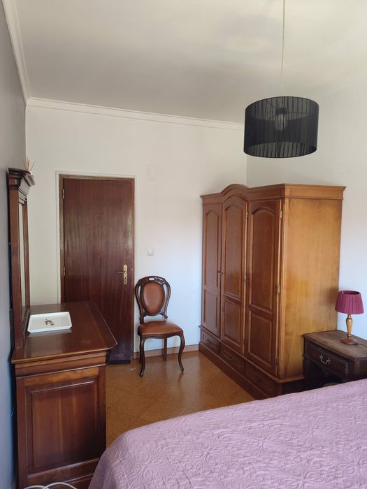 Alugo Quarto em CORROIOS  perto da estação dos comboios, 350 euros com todas as despesas incluídas, água  luz gás  internet,