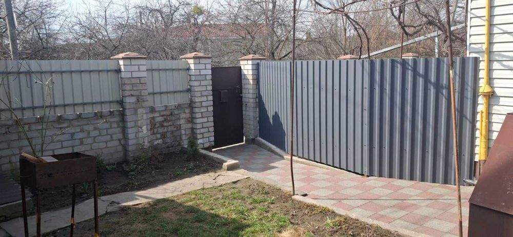 Продаж частини будинку з окремим подвір'ям  Польова