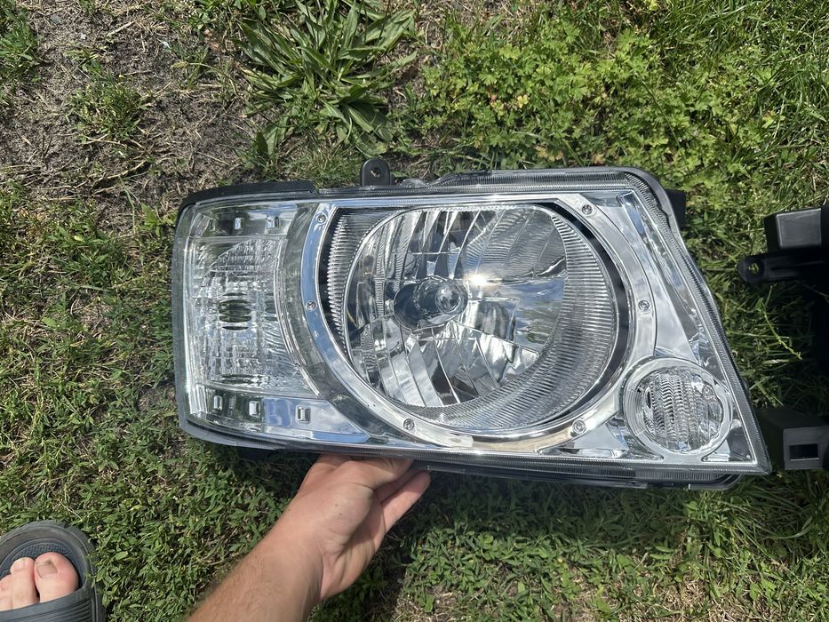 Фара Nissan Patrol Y61 рестайлінг