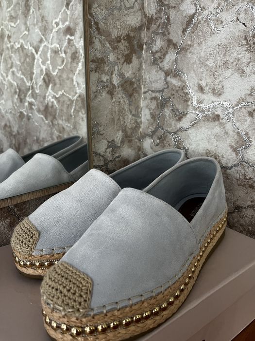 Лофери ніжно блакитні