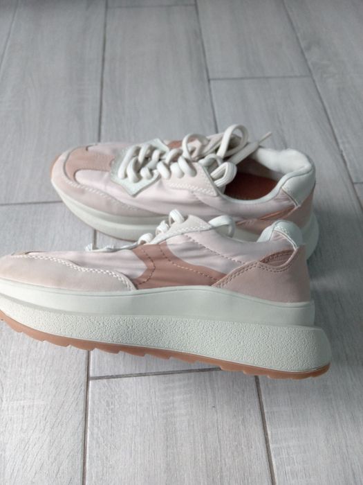 Buty sportowe damskie, młodzieżowe. Stradivarius. 39