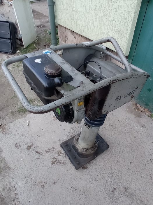 Вібронога delmag Robin Subaru