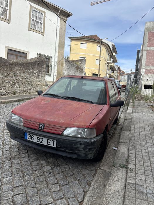 Peugeot 1.0 Kid 5 lugares