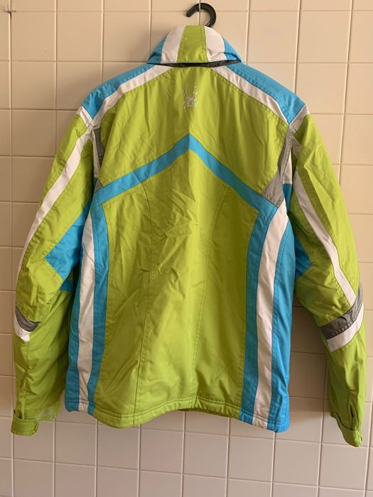 Fato de neve pouco usado