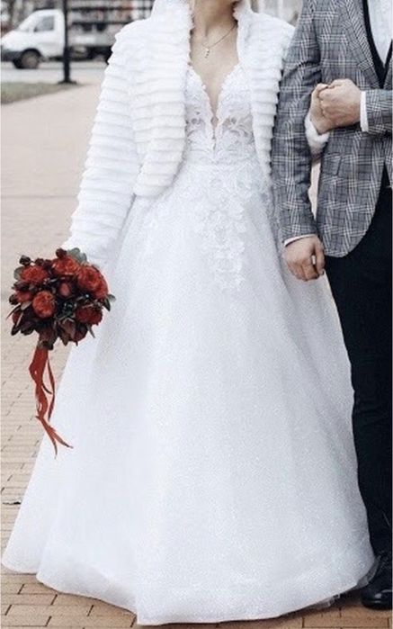 Весільна сукня.