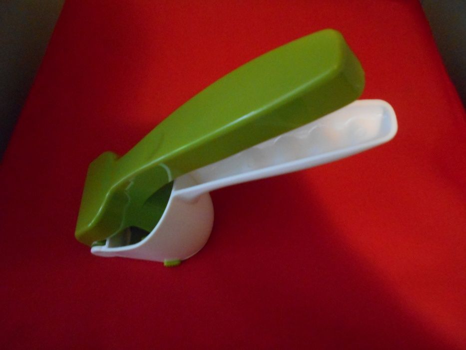 Utensílios de cozinha NOVOS (Passe-vite, espremedor e saleiro)