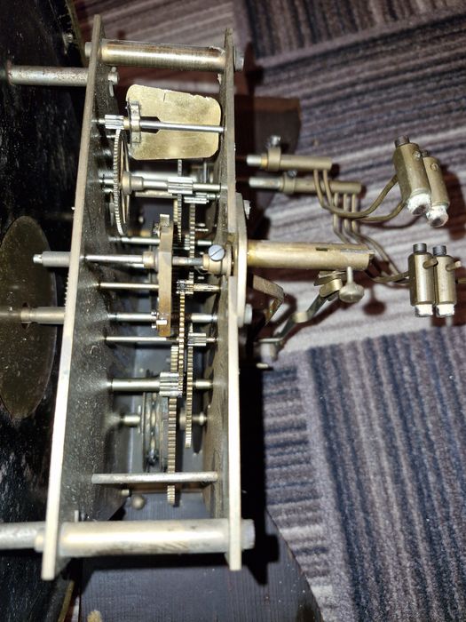 Часы напольные, старинные, антикварные.