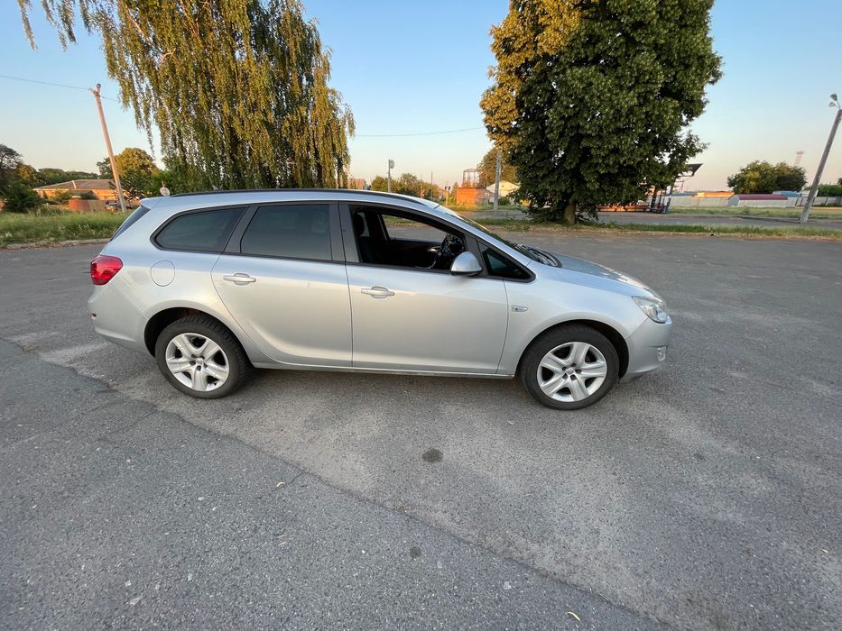 Автомобіль Opel Astra J