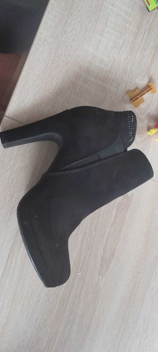 Nowe Botki raz zalozone rv38