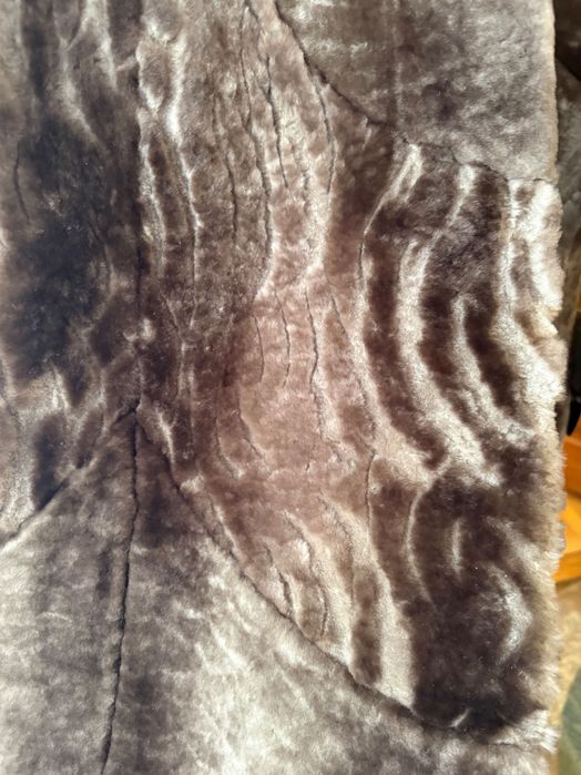 Мутонова шуба з норкою