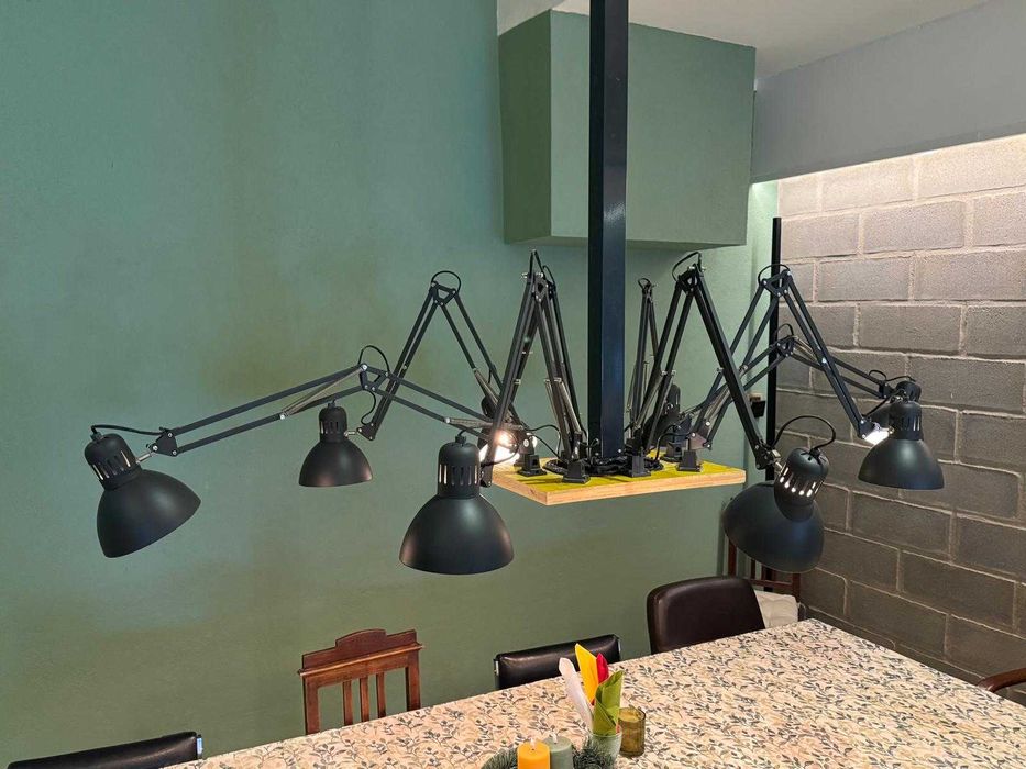 Candeeiro suspenso tipo “Aranha” com 8 luminárias, para mesa de jantar