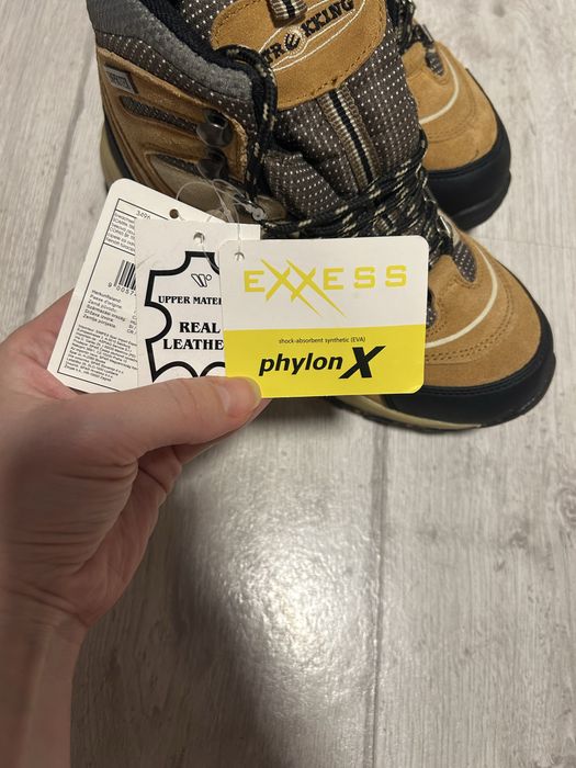 Трекінгрві черевики, нові.