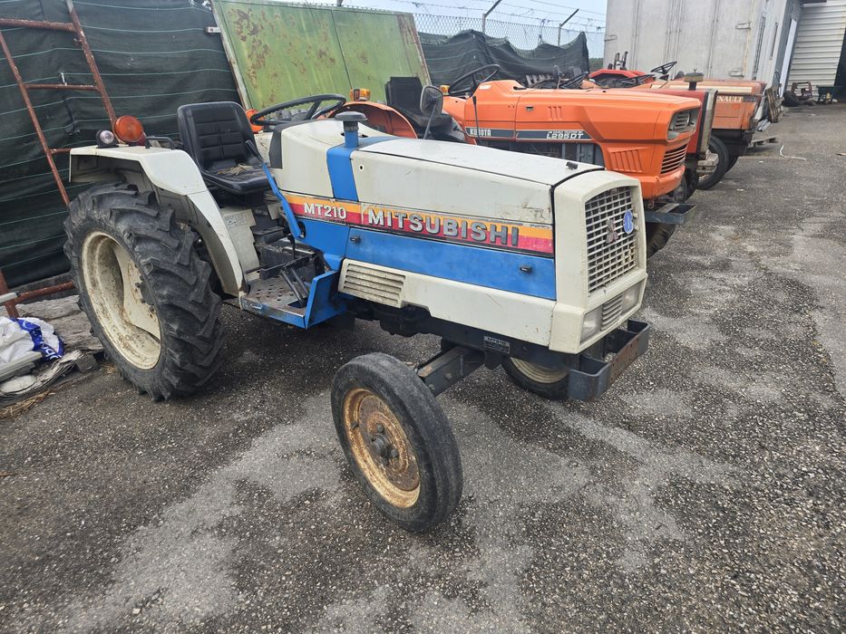 Trator Mitsubishi MT210
