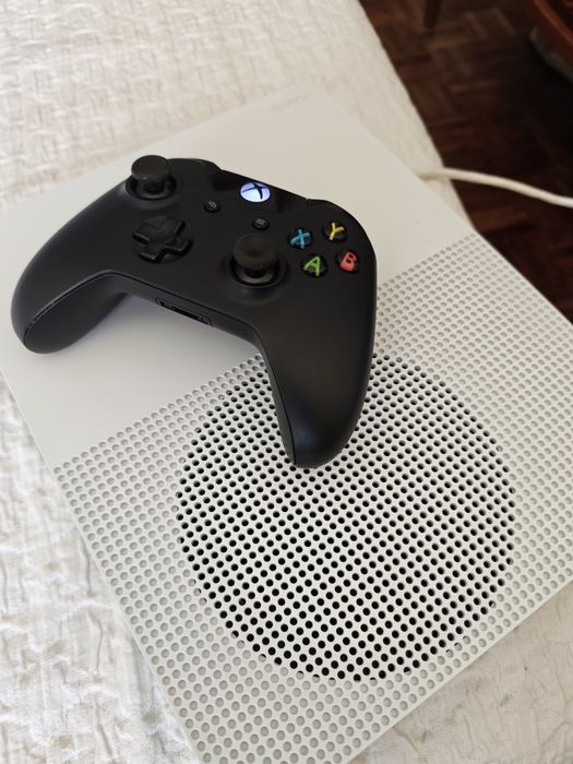 Xbox One S 1Tb .