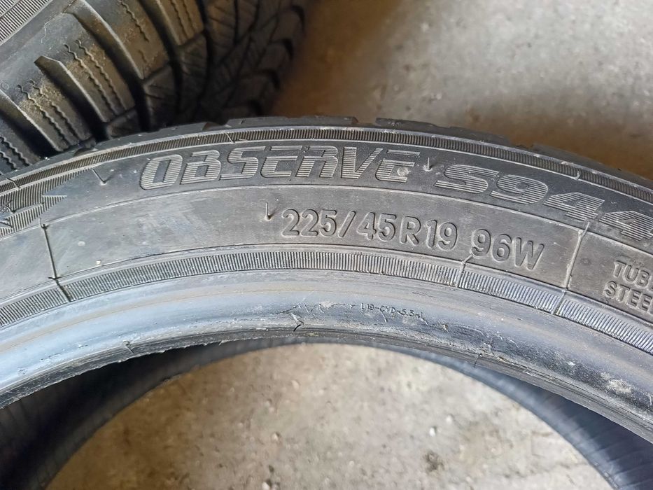 225/45R19 zima toyo tires