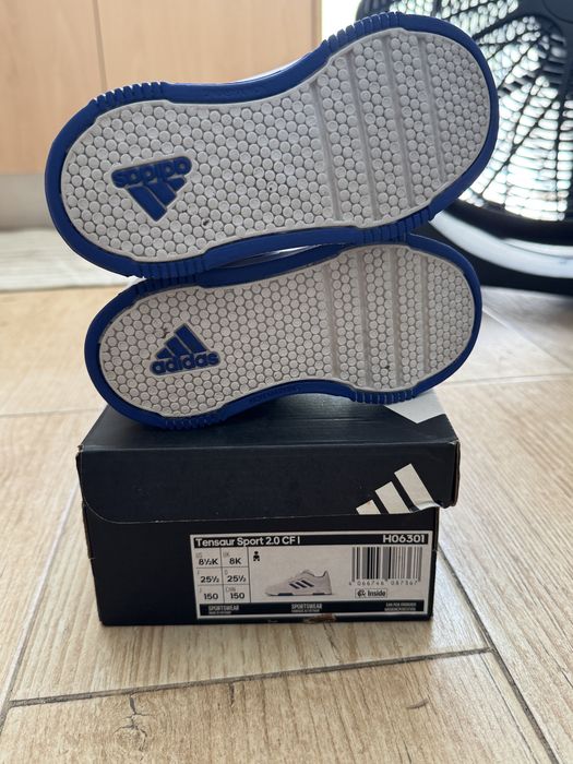 Sapatilha adidas 27