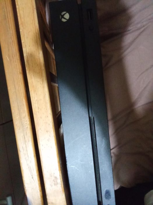 Xbox One X liga mas não dá video troco ou vendo