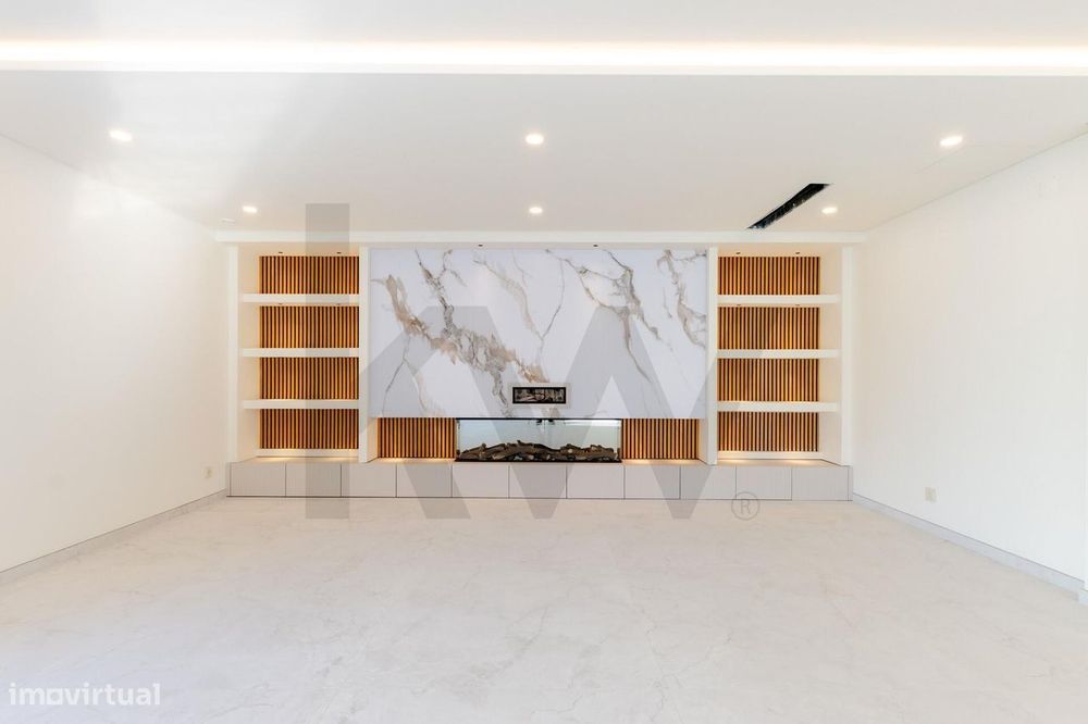 Moradia 4 suites, piscina aquecida e jardim para venda em Cascais