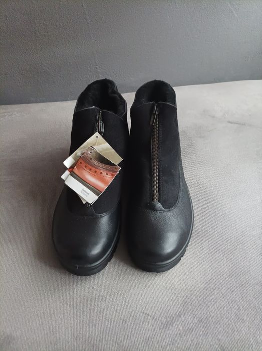 Nietypowa para skórzanych botków r.40 i 41