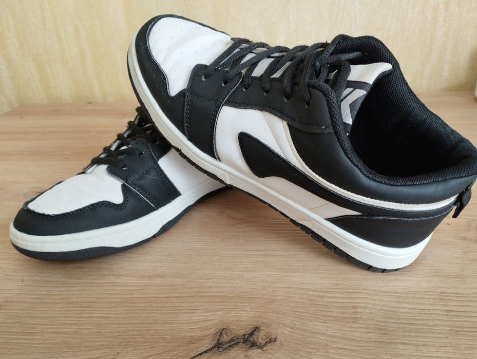 Продам кросівки в ідеальному стані