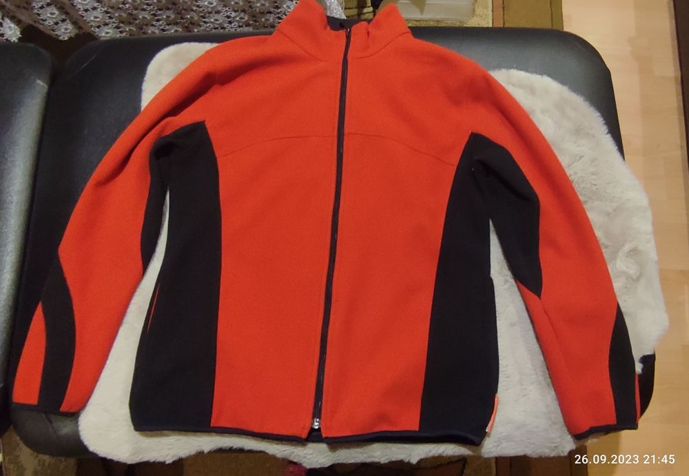 Ceglasty windstoper z czarnymi wstawkami , rozmiar S