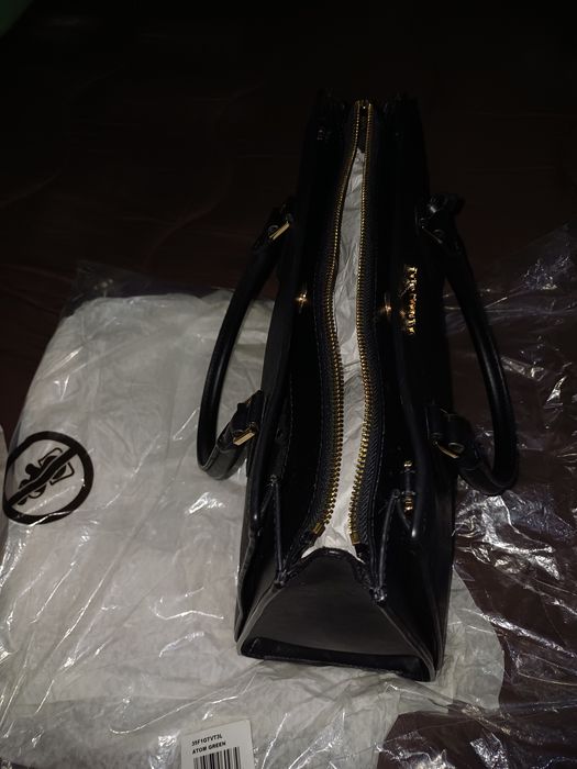 Mala preta quase como nova