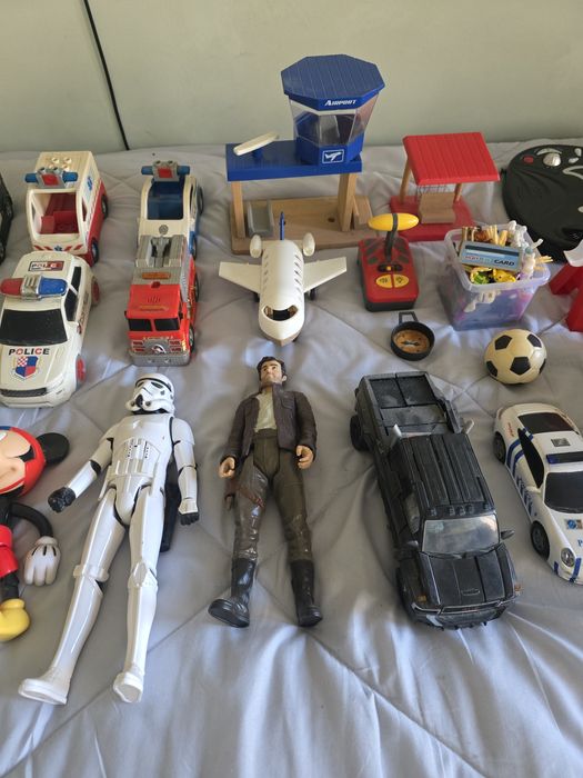 Vendo brinquedos menino